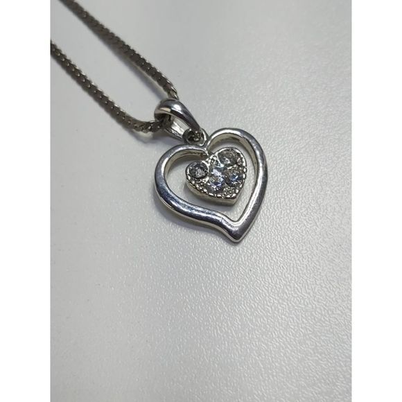 Gemmed Heart stainless steel Pendant & Chain - Picture 4 of 6
